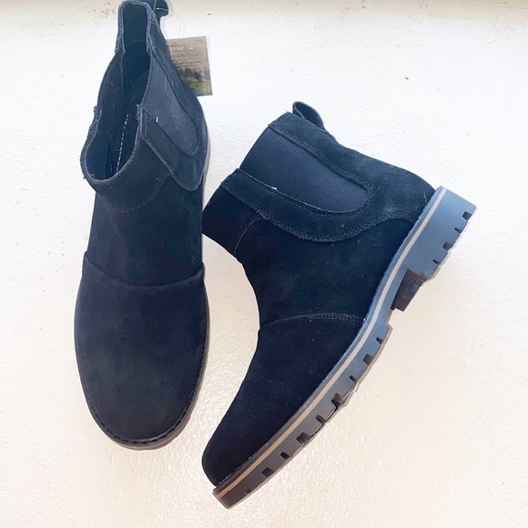 BearPaw Other - Bearpaw Mens Leather Suede Black Chukka Boots